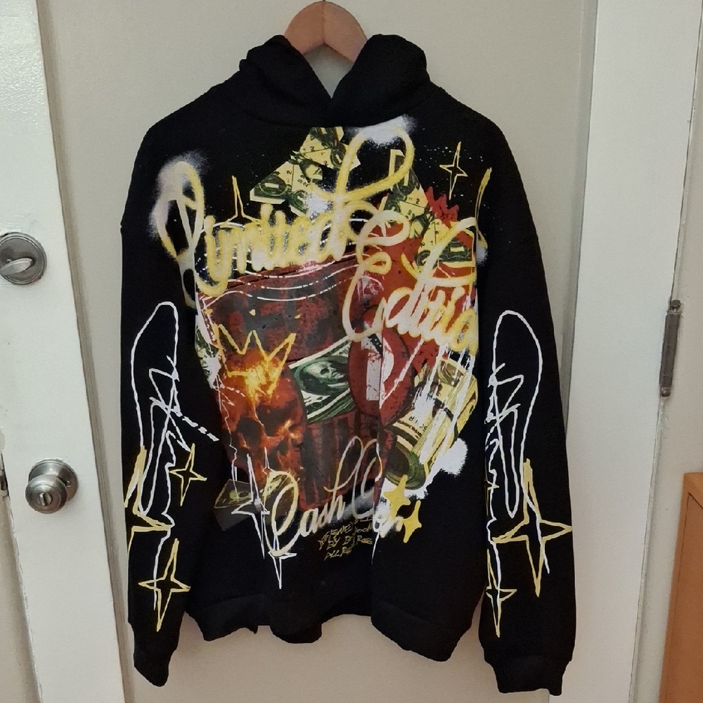 Boohoo Graphic Black Hoodie with Bold Design & Side Pockets_1